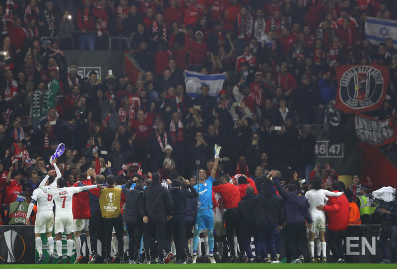 SOUTHAMPTON, ENGLAND - DECEMBER 08: The players and staff of Hapoel Be’er-Sheva celebrate in front of the travelling supporters after qualifying for the knockout stages after the UEFA Europa League match between Southampton FC and Hapoel Beer-Sheva FC at St Mary’s Stadium on December 8, 2016 in Southampton, England. (Photo by Michael Steele/Getty Images)